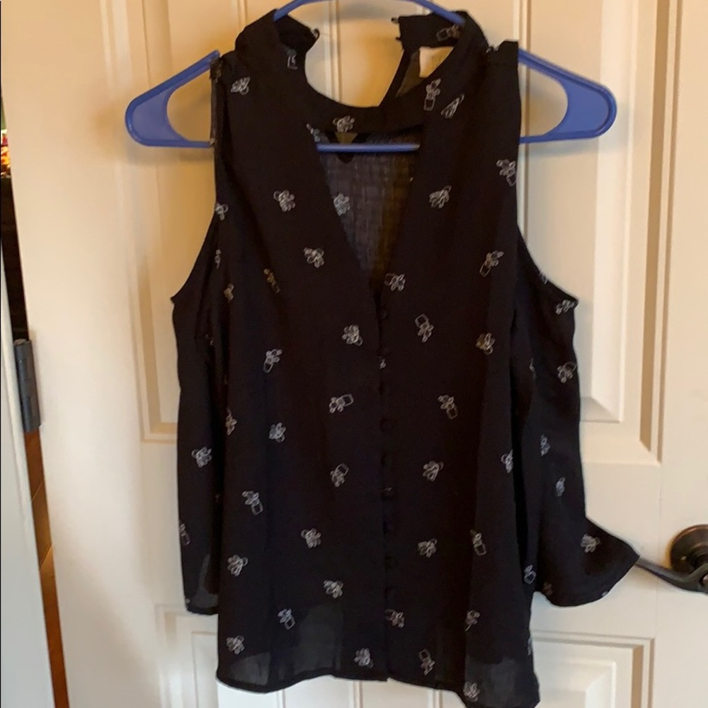 Medium sweet wanderers black button top cute